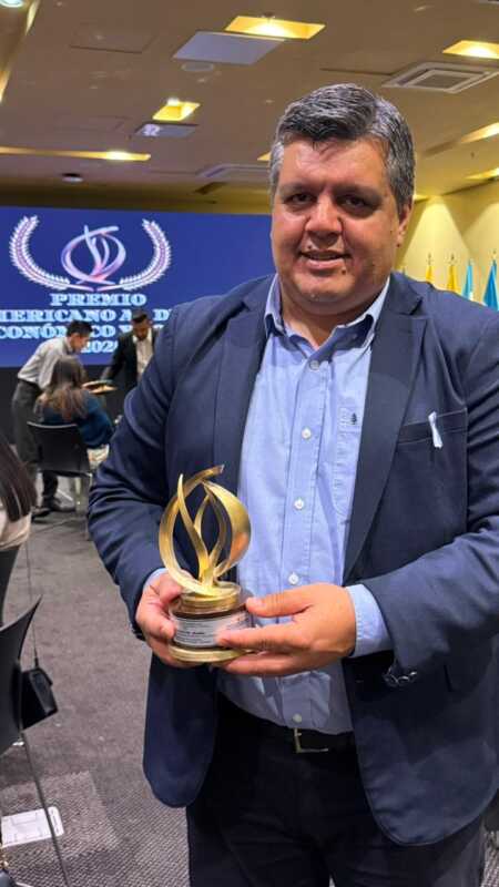 Reconocimiento internacional para Aristóbulo del Valle: “Los aristobuleños necesitábamos esta caricia” 2 macdonald premio - 1