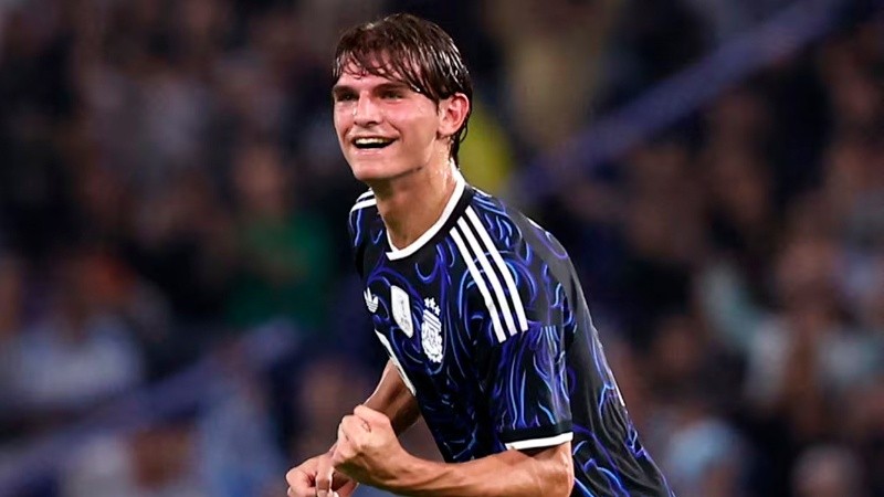 Alerta en la Selección: Buendía, expectante de un llamado ante una posible baja para el Mundial 3 Emiliano Buendía fue alertado por la Selección Argentina ante una posible baja por lesión antes del Mundial 2026. Nicolás Paz es seguido de cerca por el cuerpo técnico de Lionel Scaloni.
