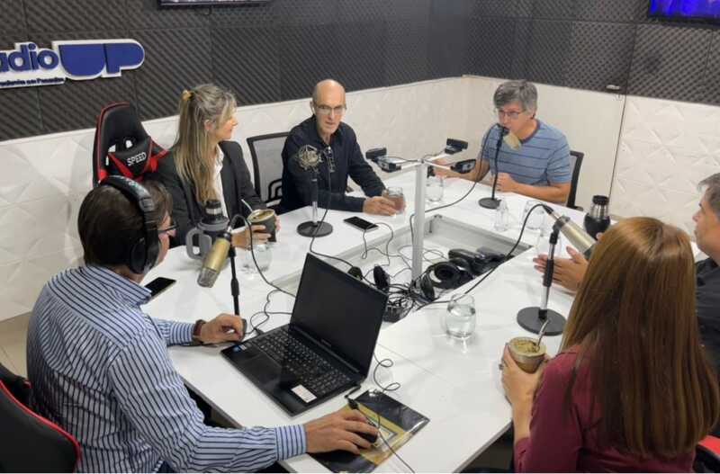 Periodismo en tiempos de crisis: formación, poder, redes sociales y los desafíos en una mesa de Radio Up periodismo
