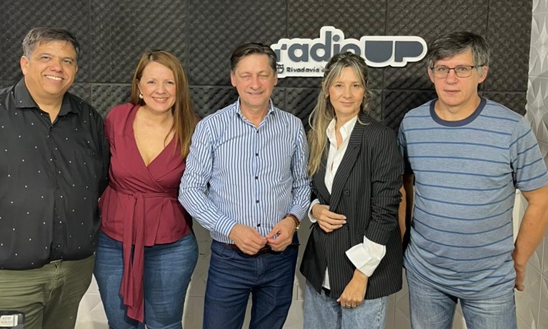 Periodismo en tiempos de crisis: formación, poder, redes sociales y los desafíos en una mesa de Radio Up 2 periodistas en up1 - 1