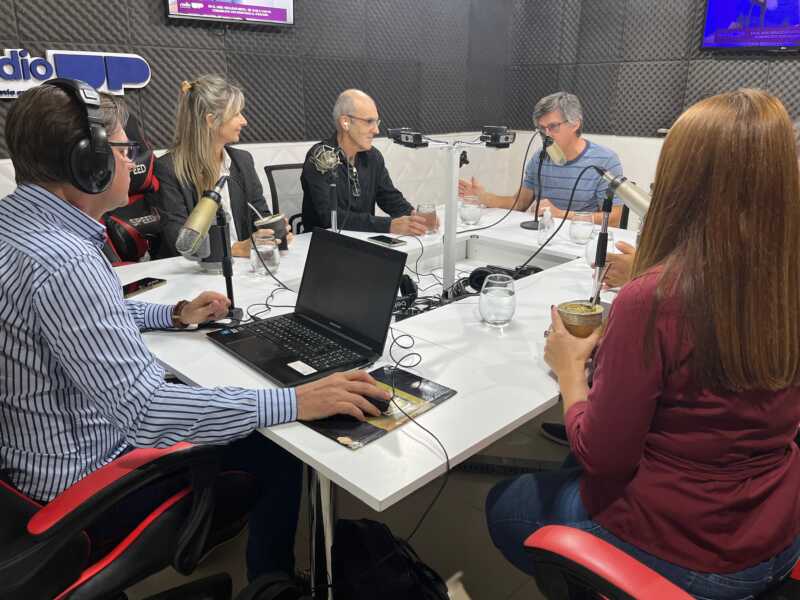 Periodismo en tiempos de crisis: formación, poder, redes sociales y los desafíos en una mesa de Radio Up 6 periodistas en up2 - 5