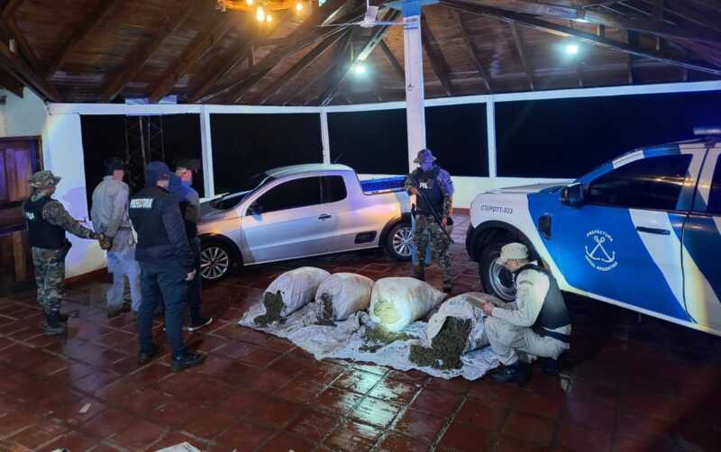 Prefectura secuestró más de 54 kilos de marihuana en Puerto Esperanza y detuvo a dos sospechosos prefectura marihuana Puerto Esperanza