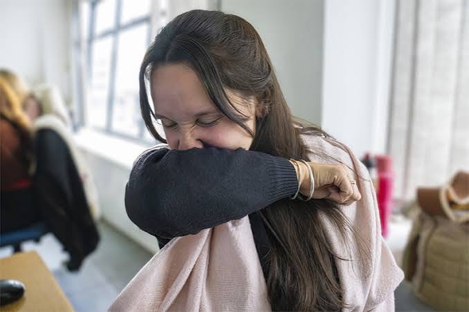 La ventilación de ambientes, el lavado de manos y la consulta médica temprana son claves para prevenir complicaciones en la salud.