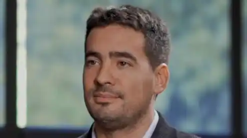 Javier Milei presentará oficialmente a Adrián Ravier como nuevo vocero presidencial 2 Vecinos alertaron sobre el choque y observaron cómo los involucrados intentaban remolcar el automóvil sin éxito antes de darse a la fuga.