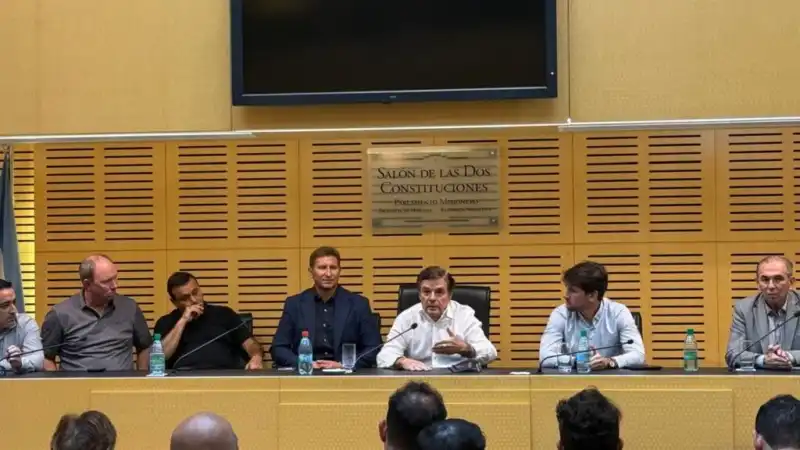 Stelatto evitó hablar de una candidatura en 2027: “Hoy la gente piensa en llegar al día de mañana” rovira nuevo encuentro 1024x576 1 - 2